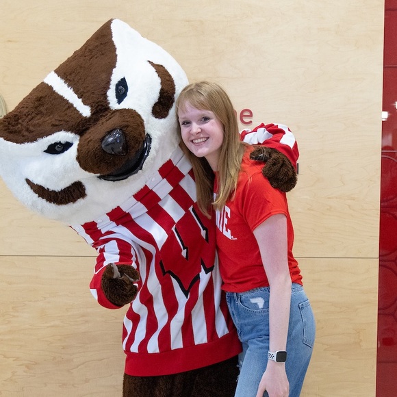 Meet your Posher, Hannah - Picture 2 of 2